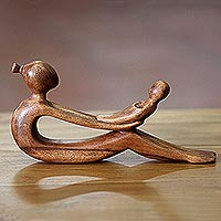 Escultura de madera, 'A Mother's Love' - Escultura artesanal de madera para madre e hijo