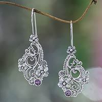 Amethyst-Blumenohrringe, „Frangipani Arabesques“ – handgefertigte florale Ohrringe aus Sterlingsilber und Amethyst