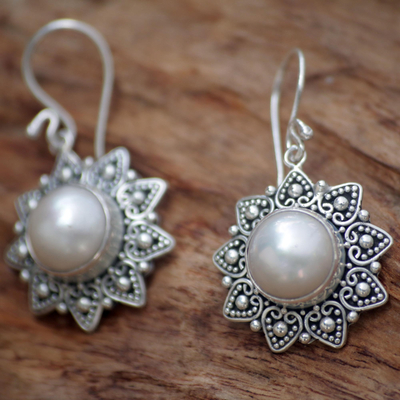 Pendientes de flores de perlas cultivadas, 'Melati Hearts' - Pendientes de flores de perlas cultivadas