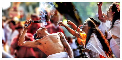 „Ngurek“ – Ngurek-Zeremonie im balinesischen Barong-Tanz