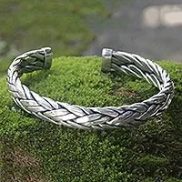 Pulsera de puño de plata de ley para hombre, 'Agua que fluye' - Pulsera de puño de plata de ley moderna para hombre