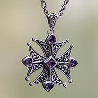 Halskette mit Amethyst-Anhänger, „Malteserkreuz“ – Halskette mit Amethyst-Anhänger