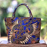 Perlenbesetzte Baumwoll-Batik-Tragetasche, „Glorious Java“ – Perlenbesetzte blaue Baumwoll-Batik-Handtasche, handgefertigt in Bali