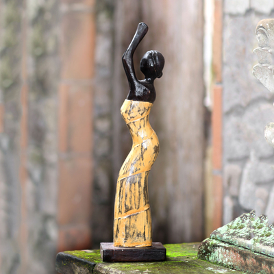 Holzskulptur - Frau im Gebet Skulptur Bali