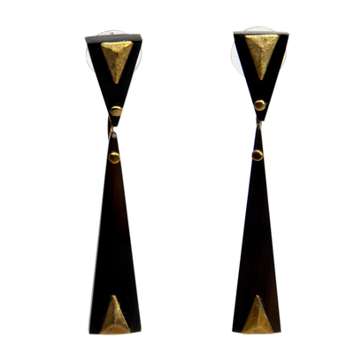 Horn-Baumelohrringe, 'Black Mountain - Handgefertigte Akzentohrringe aus Messing mit Wasserbüffelhorn