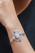 Cultured pearl and rainbow moonstone flower bracelet, 'Regal Gianyar' - Rainbow Moonstone and Blue Topaz Bracelet