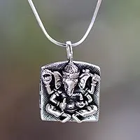 Collar colgante de plata de ley, 'Ganesha en meditación' - Collar Ganesha de plata de ley hecho a mano