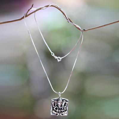 Halskette mit Anhänger aus Sterlingsilber - Handgefertigte Ganesha-Halskette aus Sterlingsilber