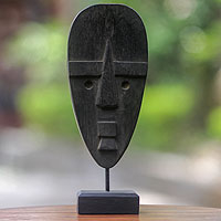 Máscara de madera, 'Icono ancestral' - Máscara balinesa de mesa con acabado vintage