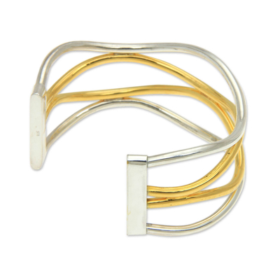 Manschettenarmband mit goldenem Akzent, 'Sunset Surf'. - Handgefertigtes Armband aus 18k Gold mit Akzent