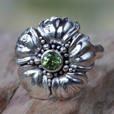 anillo flor peridoto - Anillo de flor de peridoto balinés hecho a mano