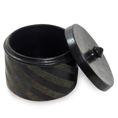 Jarra de cerámica - Frasco de cerámica negra con diseño de remolino hecho a mano en Indonesia