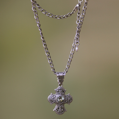 Kreuzkette aus Prasiolith und Zuchtperle - Balinesische Kreuzhalskette mit Prasiolith und Perle