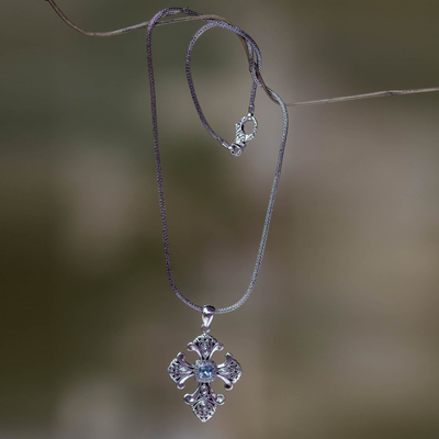 Blautopas-Kreuz-Halskette - Handgefertigte balinesische Blautopas-Kreuz-Halskette
