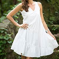 Vestido de verano de algodón, 'Balinese Cloud' - Vestido de verano hasta la rodilla de algodón blanco de Bali
