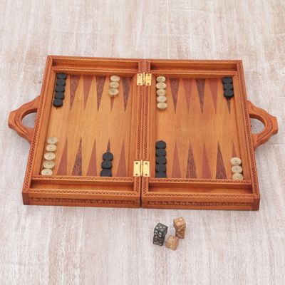 Backgammon-Set aus Holz - Handgeschnitztes balinesisches Romantik-Backgammon-Set
