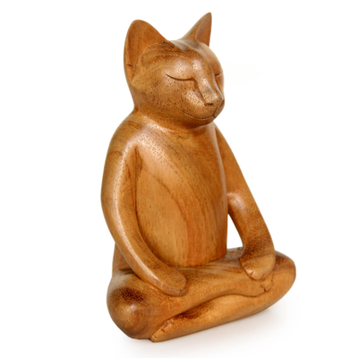 Escultura de madera - Talla de gato de yoga en posición de loto
