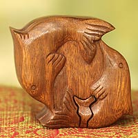 Caja de rompecabezas de madera, 'Delfines bailando' - Caja de rompecabezas de madera balinesa tallada a mano