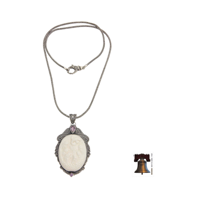 Halskette mit Anhänger aus Knochen und Amethyst - Amethyst-Halskette mit geschnitztem Knochenmedaillon