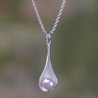Pearl pendant necklace, 'Nature's Tear'