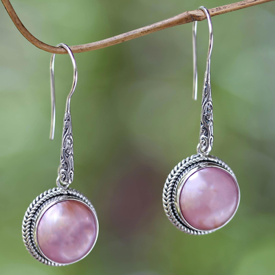 Pendientes colgantes de perlas cultivadas, 'Camelia balinesa' - Pendientes colgantes de perlas rosas cultivadas balinesas