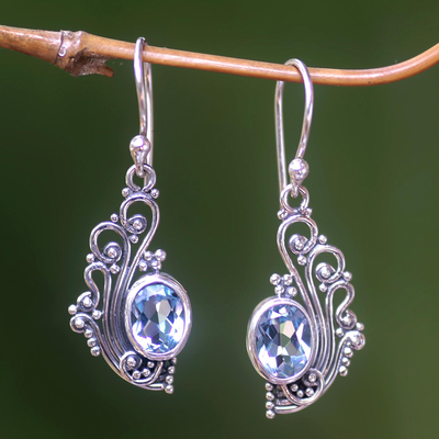 Blaue Topas-Ohrhänger - Ohrhänger mit Spitzen-Blautopas und Silber aus Bali