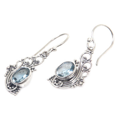 Blaue Topas-Ohrhänger - Ohrhänger mit Spitzen-Blautopas und Silber aus Bali