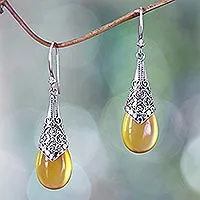 Pendientes colgantes de calcedonia, 'Puncak Jaya in Yellow' - Pendientes balineses de plata de ley y calcedonia amarilla