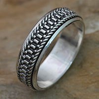 Men's sterling silver meditation spinner ring, 'Odyssey' - Men's Textured Sterling Silver Meditation Ring