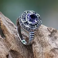 Anillo de amatista con detalles en oro, 'Kuta Lilac' - Anillo de cóctel balinés hecho a mano con amatista y oro de 18 k