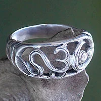 Sterlingsilber-Bandring, „Sukawati Om Kara“ – handgefertigter Om-Symbol-Silberbandring für Damen