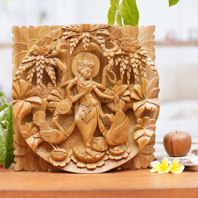 Holzreliefplatte, „Saraswati“ – geschnitzte Holzreliefplatte mit Hindu-Göttin-Motiv