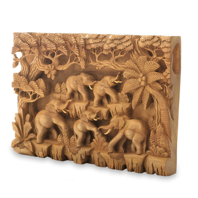 Panel de relieve de madera, 'Jungle Frolic' - Panel de relieve de pared de elefante hecho a mano de comercio justo