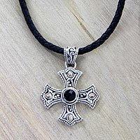 Herren-Halskette mit Onyx-Kreuzanhänger, „Enlightenment“ – Herren-Kreuzhalskette aus 18-karätigem Gold mit Akzent und Onyx