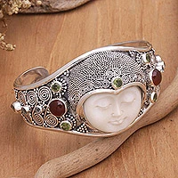 Brazalete de peridoto y cornalina, 'Moon Empress' - Brazalete de puño de hueso, plata y piedras preciosas tallado a mano