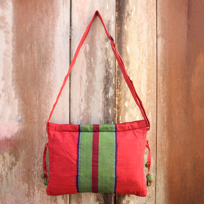 Baumwoll-Schlingenbeutel, 'Parangtritis Rot'. - Handwerklich gefertigte rot-grüne Umhängetasche aus Baumwolle
