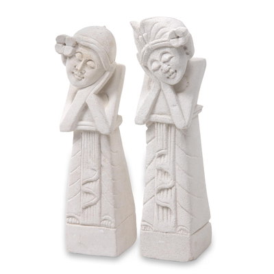 Kalkstein-Statuetten, 'mimpi' (paar) - balinesische Statuetten, träumendes Paar romantische Skulpturen