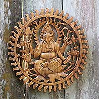 Holzreliefplatte, „Ganesha Aura“ – Balinesische Kunsthandwerker geschnitzte Ganesha-Holzreliefplatte