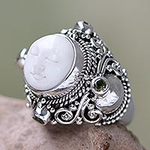 Peridot-Statement-Ring aus Silber und handgeschnitztem Knochen, „Quiet Dreams“