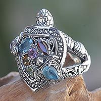 Anillo de cóctel con múltiples piedras preciosas, 'Turtle in Paradise' - Anillo temático de tortuga balinesa artesanal con piedras preciosas