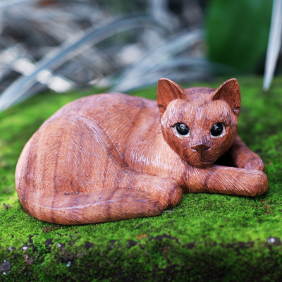 Holzskulptur - Handgeschnitzte und bemalte Katzenskulptur aus Holz