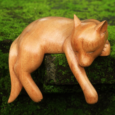 Holzskulptur - Kunsthandwerklich geschnitzte balinesische Holzskulptur eines Hundes