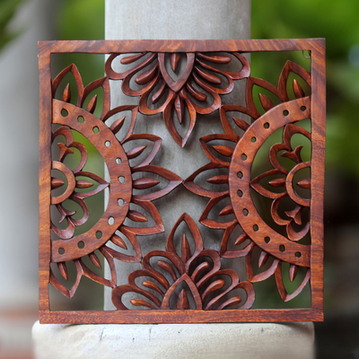 Reliefplatte aus Holz - Fair-Trade-Wandreliefpaneel aus geschnitztem Holz mit Sonnenmotiv aus Bali