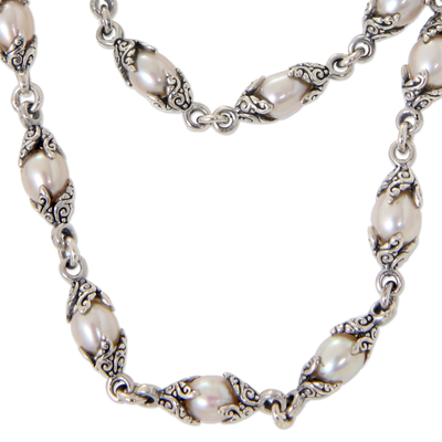 Zuchtperlenkette 'Passionsfrucht' - Handgefertigte verzierte Sterlingsilber-Kette mit gezüchteten Perlen