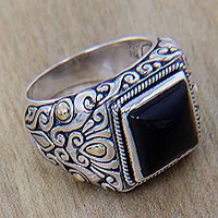 Herrenring aus Onyx mit Goldakzent, „Tambora“ – Ring aus Sterlingsilber mit Onyx- und Goldakzent für Herren