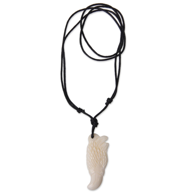Halskette mit Knochenanhänger - Handgefertigter Adlerknochen-Anhänger an einer Baumwollhalskette