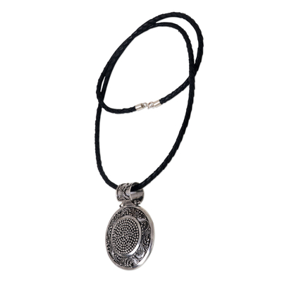 Halskette mit Anhänger aus Sterlingsilber und Leder - Handgefertigte Halskette aus Sterlingsilber auf Leder