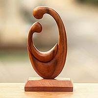Escultura de madera, 'La compasión de la madre' - Escultura de madera de madre e hijo tallada a mano firmada de Bali
