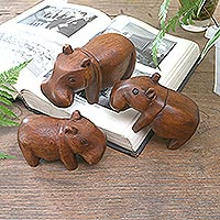 Esculturas de madera, 'Familia de hipopótamos' (juego de 3) - Juego artesanal de 3 esculturas de hipopótamos con acabado natural