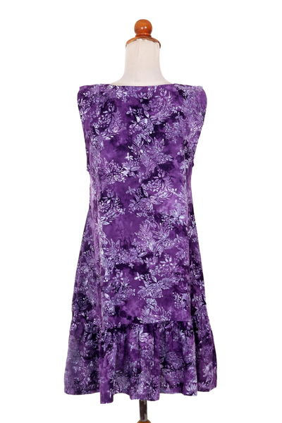 Rayon-Batik-Sommerkleid - Kurzes Rayon-Sommerkleid mit lila Blumen-Batikmuster